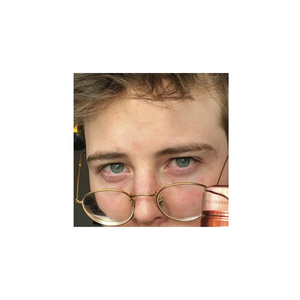 女教授撅起大白光屁股
